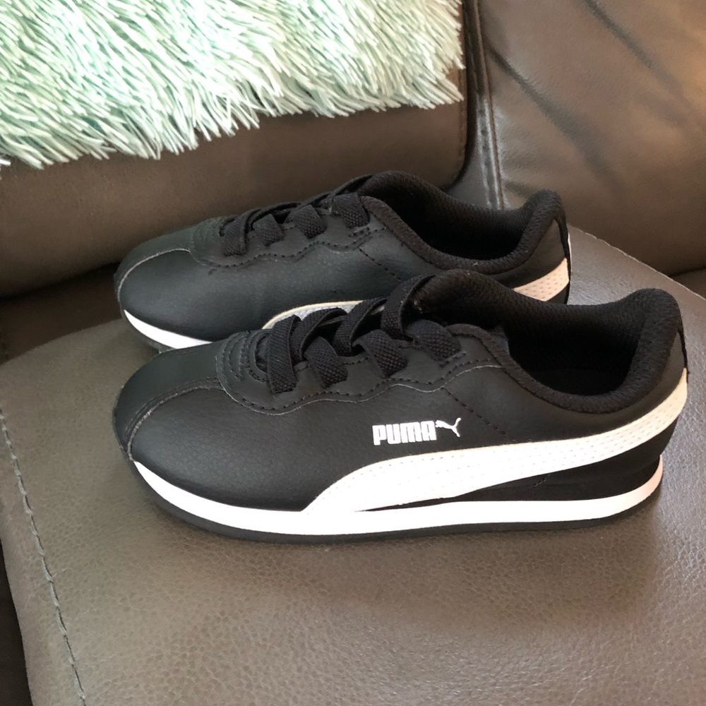 Kids puma sneakers size 10C